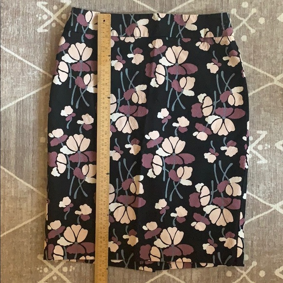 Ann Taylor Pencil Skirt Gingko Pattern - Picture 4 of 7